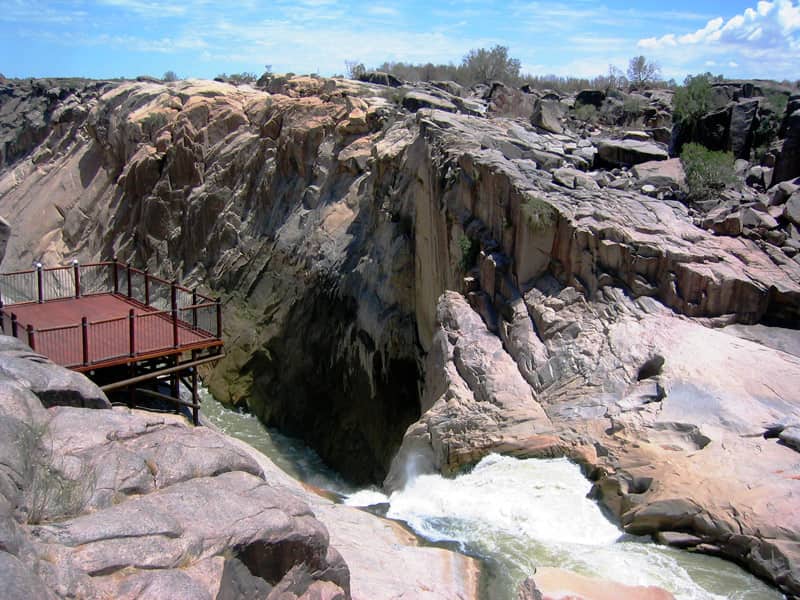 Wasserfall des Oranje in einer Felsschlucht