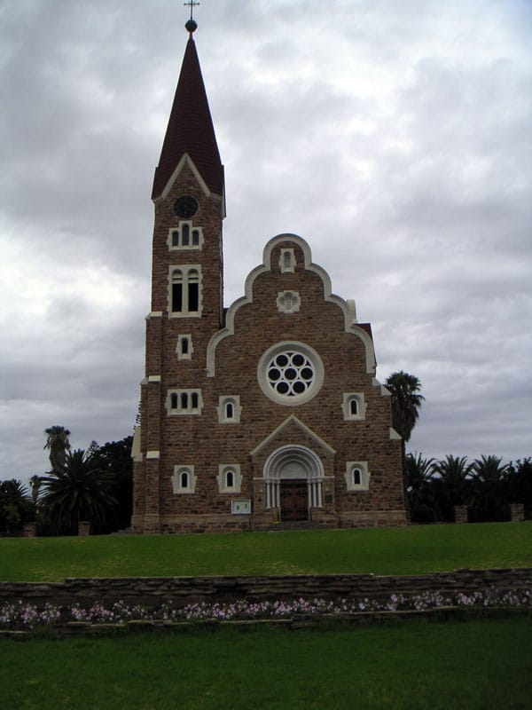 Christuskirche in Windhoek mit spitzem Turm