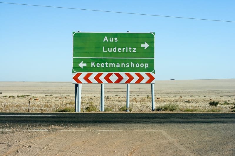 Wegweiser nach Aus, Lüderitz und Keetmanshoop
