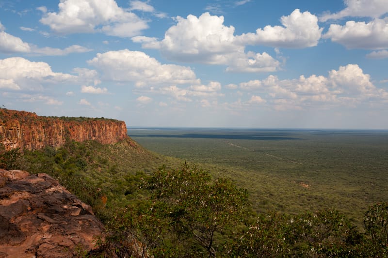Das Waterberg-Plateau über der Ebene