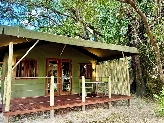 Ndhovu Safari Lodge