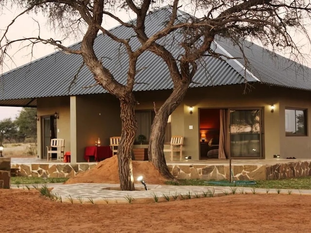 Africa Awaits Lodge